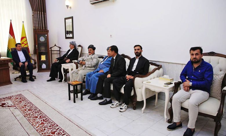 بەرپرسێ لقێ ٨ێ پارتی پێشوازیێ ل جەند عەشیرەتێن کوردستانا باکوور دکت
